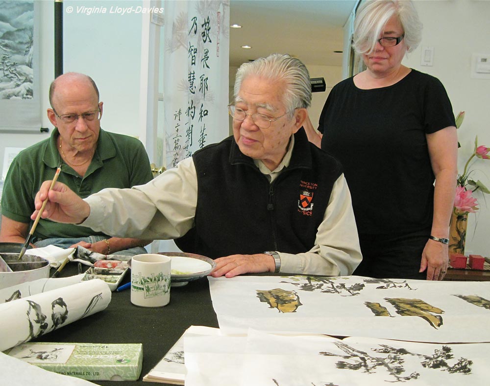 Prof Ju demonstrates Chinese brush painting for his students
